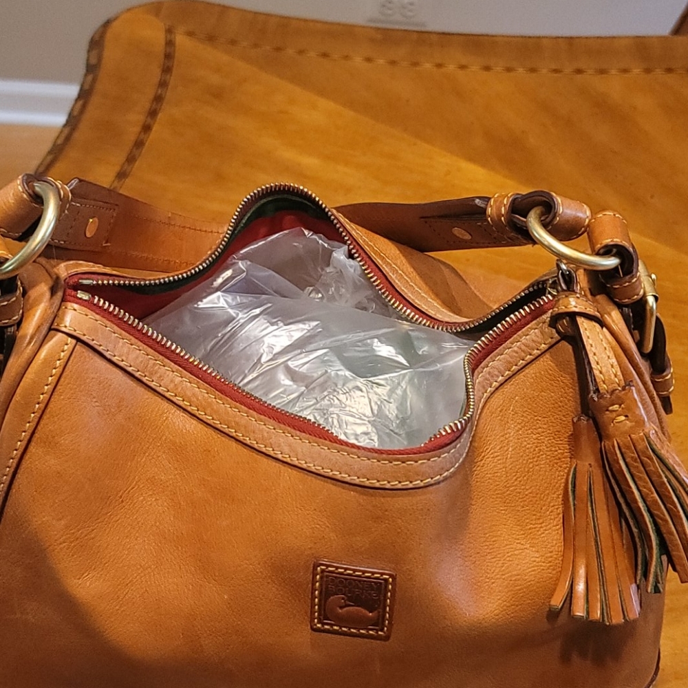Dooney and Bourke purse - Picture 10 of 16